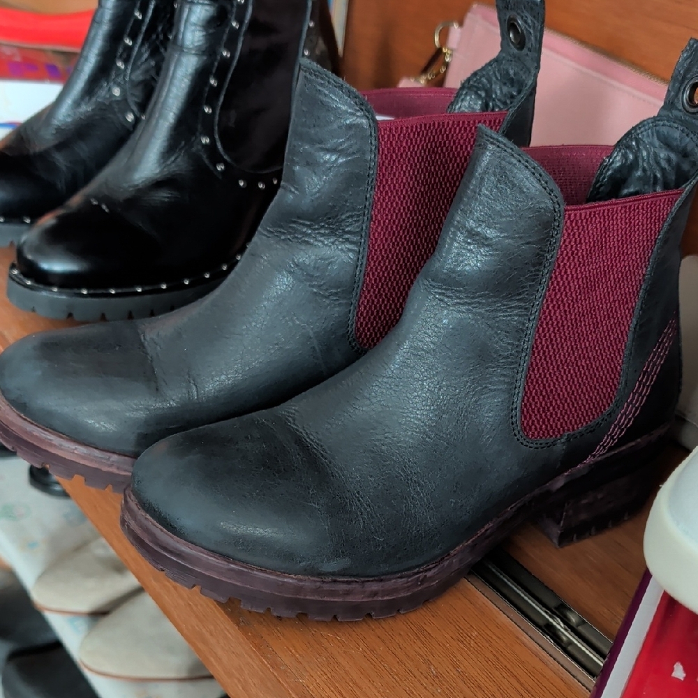 SOLD Women's Black Leather Chelsea Boots with Wine Elastic Panels